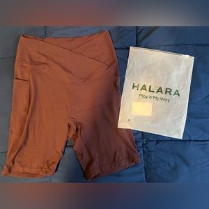 Halara Side Pocket Yoga Biker Shorts 7” - Medium
